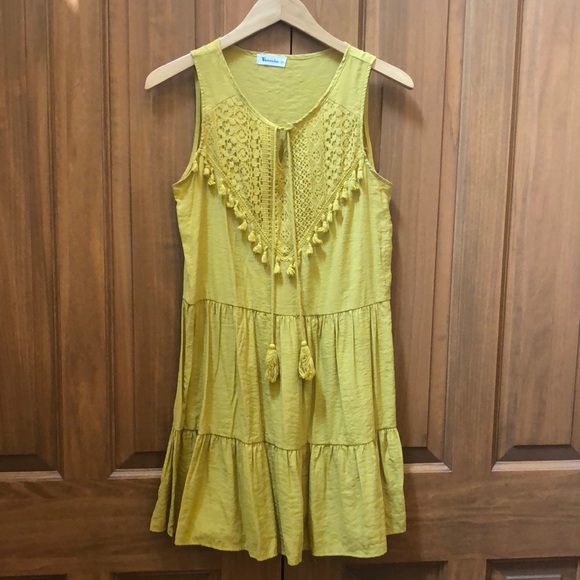 Vernacular yellow dress size large - Picture 1 of 6